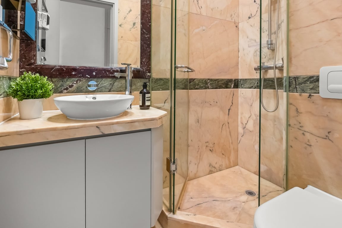 https://img.propertyraptor.com/cdn-cgi/imagedelivery/KD5bF_AFL0JDTbKLWF7z9g/ap8/ap8_001/hornet/prp/img/245d60f551504e5abdc963ac26dff782-wtm.jpg/public
