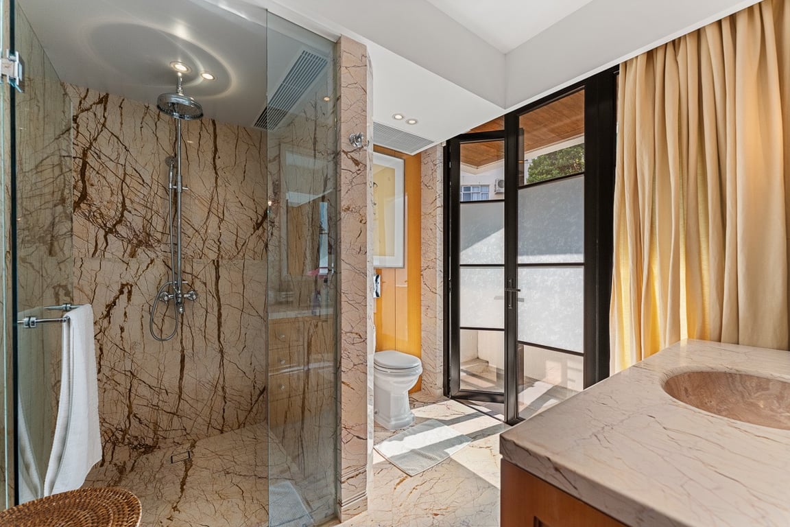 https://img.propertyraptor.com/cdn-cgi/imagedelivery/KD5bF_AFL0JDTbKLWF7z9g/ap8/ap8_001/hornet/prp/img/245f00f07868ad9c2e581987217fdab2-wtm.jpg/public