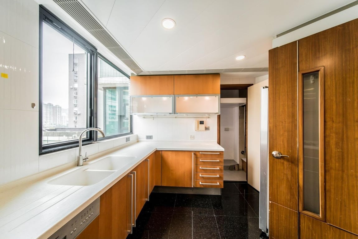 https://img.propertyraptor.com/cdn-cgi/imagedelivery/KD5bF_AFL0JDTbKLWF7z9g/ap8/ap8_001/hornet/prp/img/247d81b6748504c4effa5a40b43947fc-wtm.jpg/public