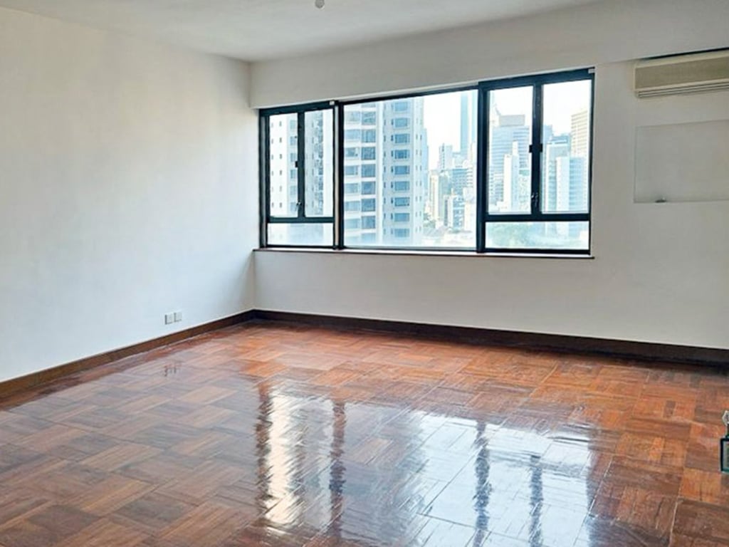https://img.propertyraptor.com/cdn-cgi/imagedelivery/KD5bF_AFL0JDTbKLWF7z9g/ap8/ap8_001/hornet/prp/img/24b1f9063b87310f9a0241931ad07b26-wtm.jpg/public