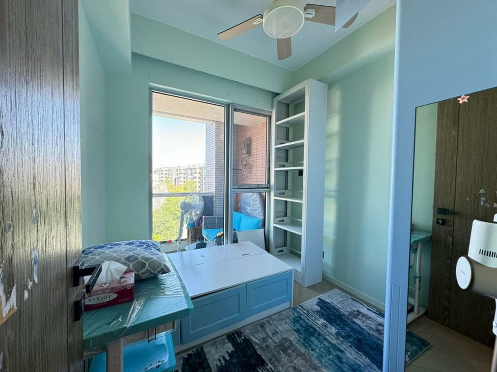 https://img.propertyraptor.com/cdn-cgi/imagedelivery/KD5bF_AFL0JDTbKLWF7z9g/ap8/ap8_001/hornet/prp/img/24e71f0a4e90303b06beb659f3d227f7.jpg/public