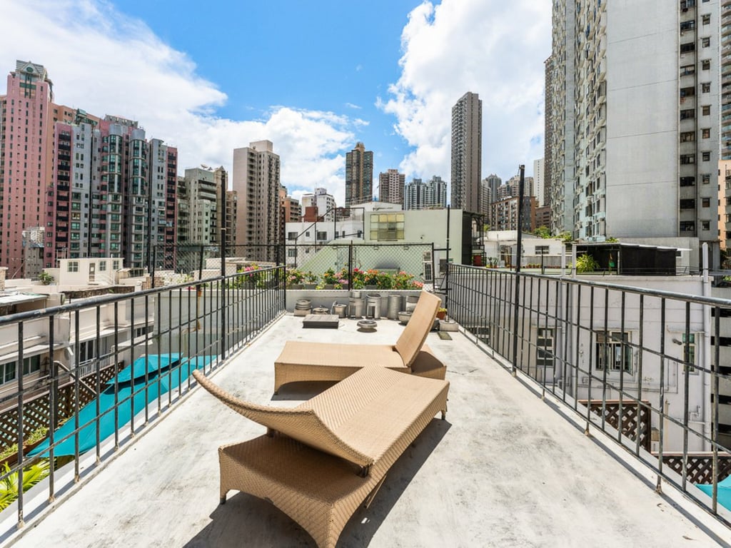 https://img.propertyraptor.com/cdn-cgi/imagedelivery/KD5bF_AFL0JDTbKLWF7z9g/ap8/ap8_001/hornet/prp/img/24f0411cbd19d2d92b75275101f17ee1-wtm.jpg/public