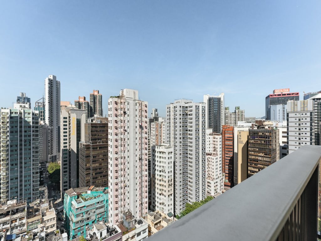 https://img.propertyraptor.com/cdn-cgi/imagedelivery/KD5bF_AFL0JDTbKLWF7z9g/ap8/ap8_001/hornet/prp/img/24f4f0f0fca11956b4231ebcb861f788-wtm.jpg/public