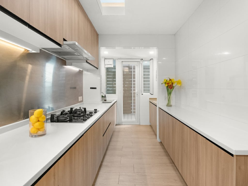 https://img.propertyraptor.com/cdn-cgi/imagedelivery/KD5bF_AFL0JDTbKLWF7z9g/ap8/ap8_001/hornet/prp/img/24f5a700396fdee82c0cf5b049a88e63-wtm.jpg/public