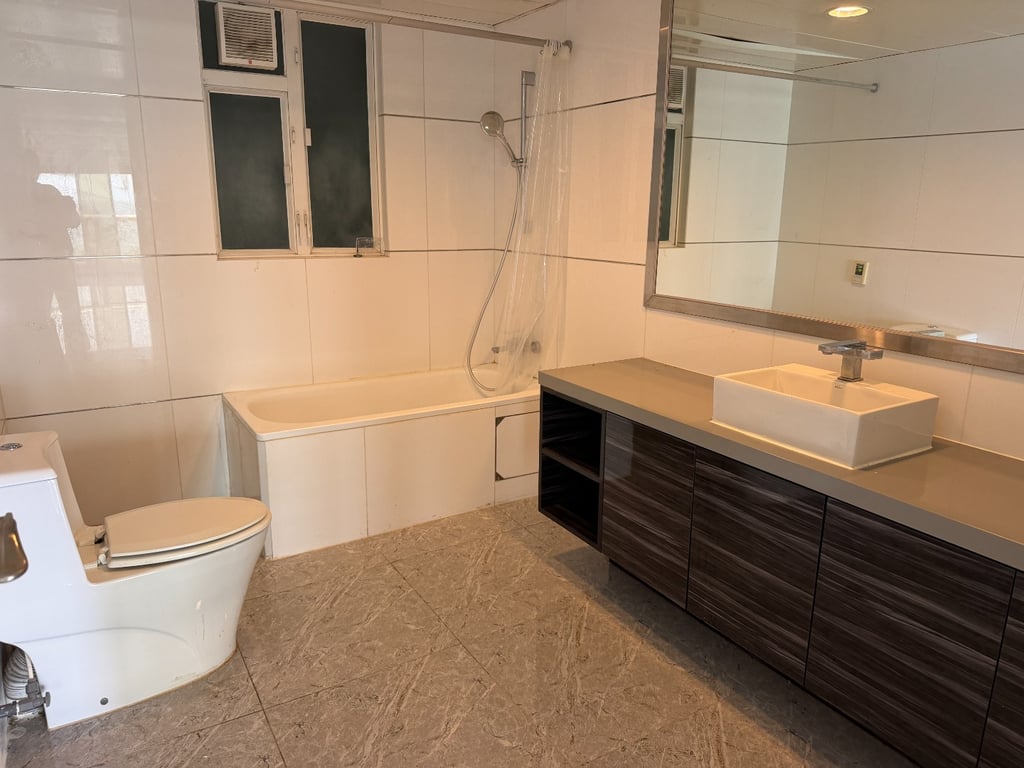 https://img.propertyraptor.com/cdn-cgi/imagedelivery/KD5bF_AFL0JDTbKLWF7z9g/ap8/ap8_001/hornet/prp/img/24f5df047ec4eee8335fd5445775f5b6-wtm.jpg/public