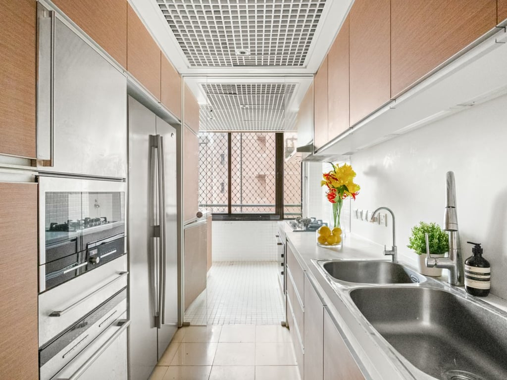 https://img.propertyraptor.com/cdn-cgi/imagedelivery/KD5bF_AFL0JDTbKLWF7z9g/ap8/ap8_001/hornet/prp/img/25149dc7dac298a2a6ce7702b9768444-wtm.jpg/public
