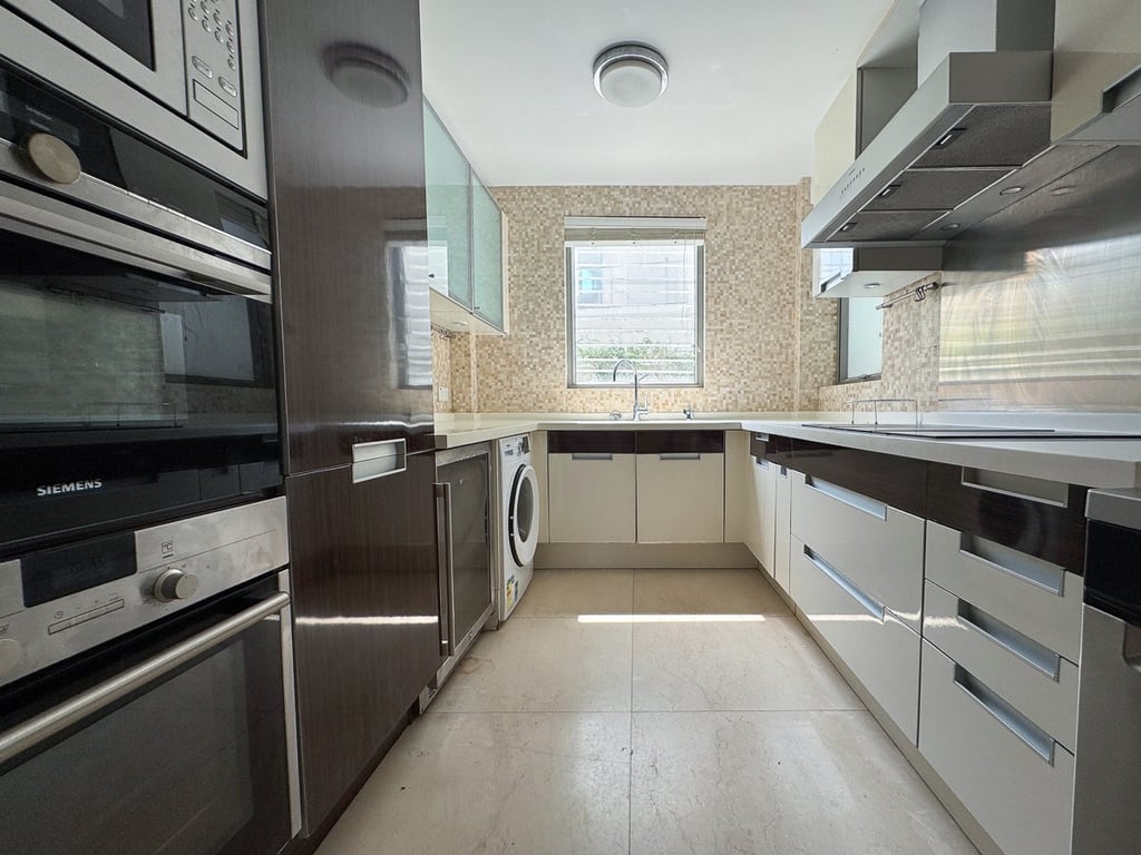 https://img.propertyraptor.com/cdn-cgi/imagedelivery/KD5bF_AFL0JDTbKLWF7z9g/ap8/ap8_001/hornet/prp/img/25606b56488b42e83746413ad8450a65-wtm.jpg/public