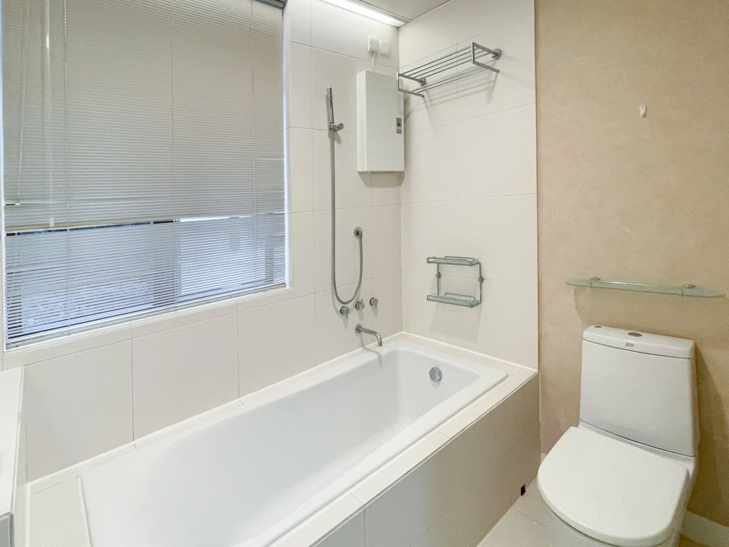 https://img.propertyraptor.com/cdn-cgi/imagedelivery/KD5bF_AFL0JDTbKLWF7z9g/ap8/ap8_001/hornet/prp/img/25787197ec29c5043b6b50a46b71bd10.jpg/public