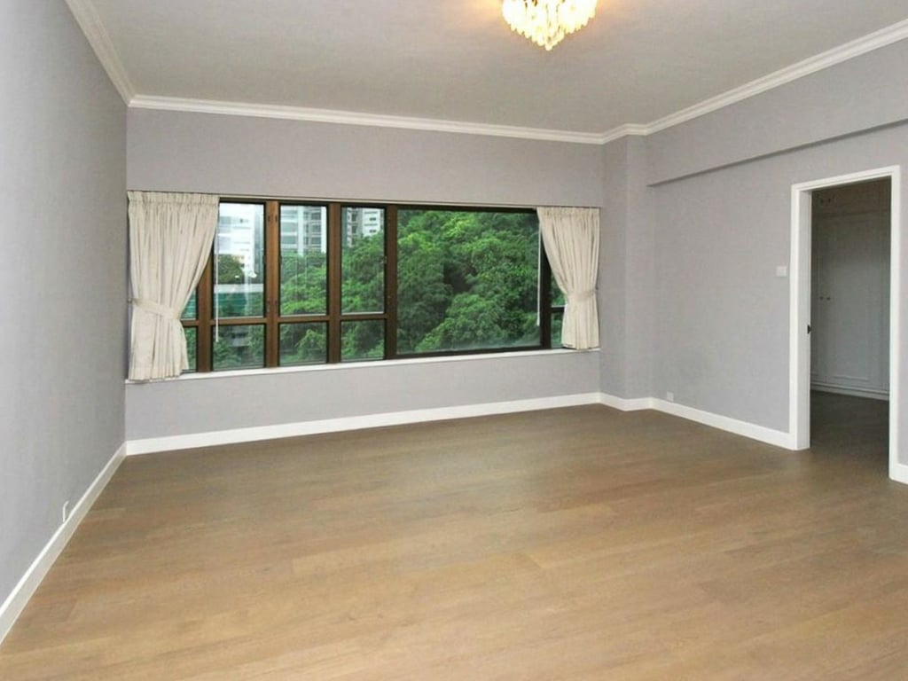 https://img.propertyraptor.com/cdn-cgi/imagedelivery/KD5bF_AFL0JDTbKLWF7z9g/ap8/ap8_001/hornet/prp/img/25b8410ea46c3bd40ebc6621ea7de04d.jpg/public