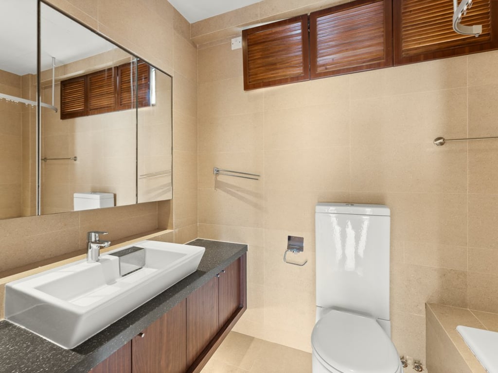 https://img.propertyraptor.com/cdn-cgi/imagedelivery/KD5bF_AFL0JDTbKLWF7z9g/ap8/ap8_001/hornet/prp/img/25ba712adf33ad710f6a2b76a6aae1d7.jpg/public