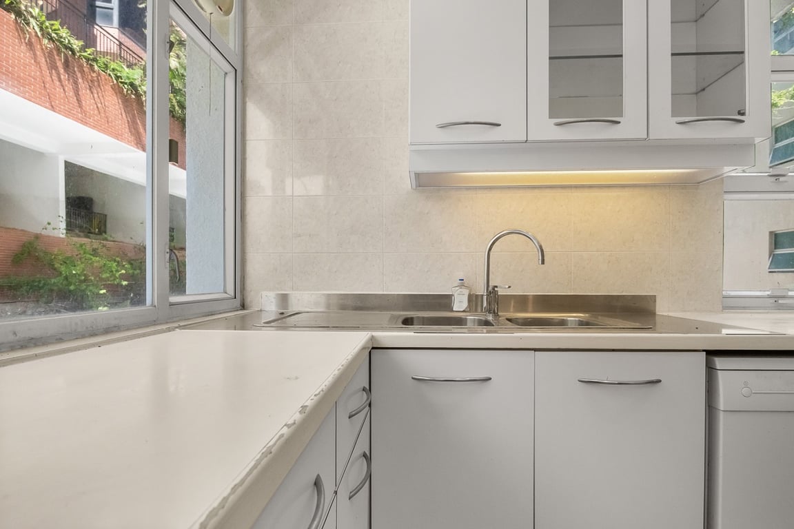 https://img.propertyraptor.com/cdn-cgi/imagedelivery/KD5bF_AFL0JDTbKLWF7z9g/ap8/ap8_001/hornet/prp/img/25d0341c0dc015146b332b4e67ab5497-wtm.jpg/public