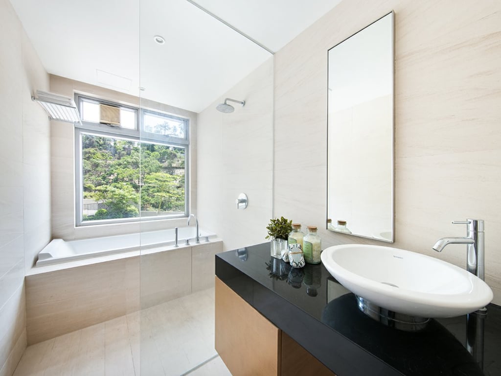 https://img.propertyraptor.com/cdn-cgi/imagedelivery/KD5bF_AFL0JDTbKLWF7z9g/ap8/ap8_001/hornet/prp/img/2663d0099c303f7813a2d93a49977827.jpg/public