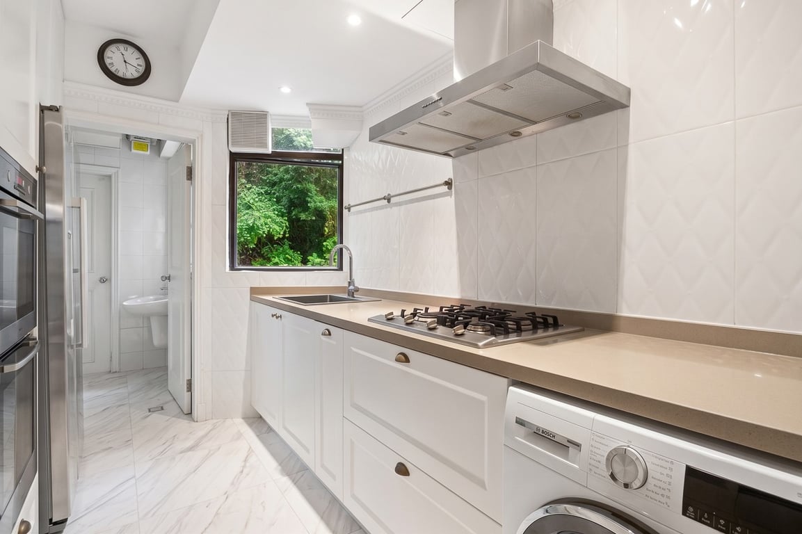 https://img.propertyraptor.com/cdn-cgi/imagedelivery/KD5bF_AFL0JDTbKLWF7z9g/ap8/ap8_001/hornet/prp/img/2692db299e76c52580576f0b3c2c957b-wtm.jpg/public