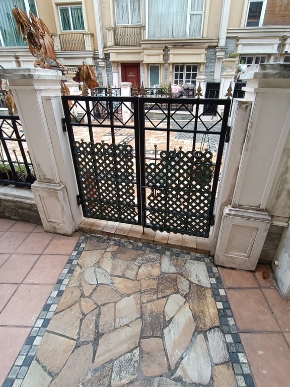 https://img.propertyraptor.com/cdn-cgi/imagedelivery/KD5bF_AFL0JDTbKLWF7z9g/ap8/ap8_001/hornet/prp/img/26ab3aea1ffc30412cbddb525370da73-wtm.jpg/public