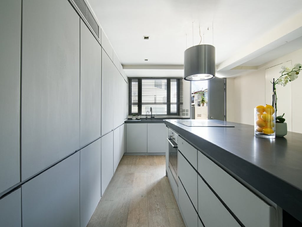 https://img.propertyraptor.com/cdn-cgi/imagedelivery/KD5bF_AFL0JDTbKLWF7z9g/ap8/ap8_001/hornet/prp/img/26ae86160078182beacfc9d15a68672f.jpg/public