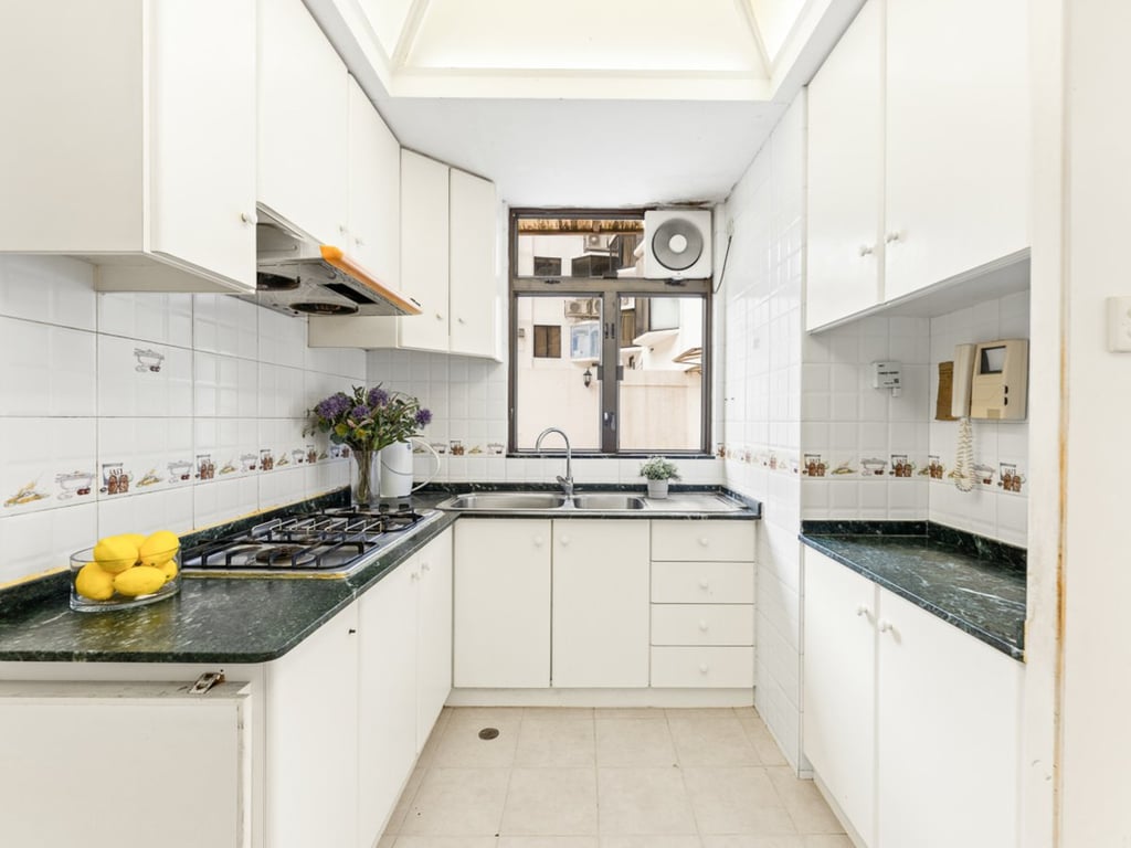 https://img.propertyraptor.com/cdn-cgi/imagedelivery/KD5bF_AFL0JDTbKLWF7z9g/ap8/ap8_001/hornet/prp/img/26bf18f994e46c7e8a5e7c53786d0dda-wtm.jpg/public