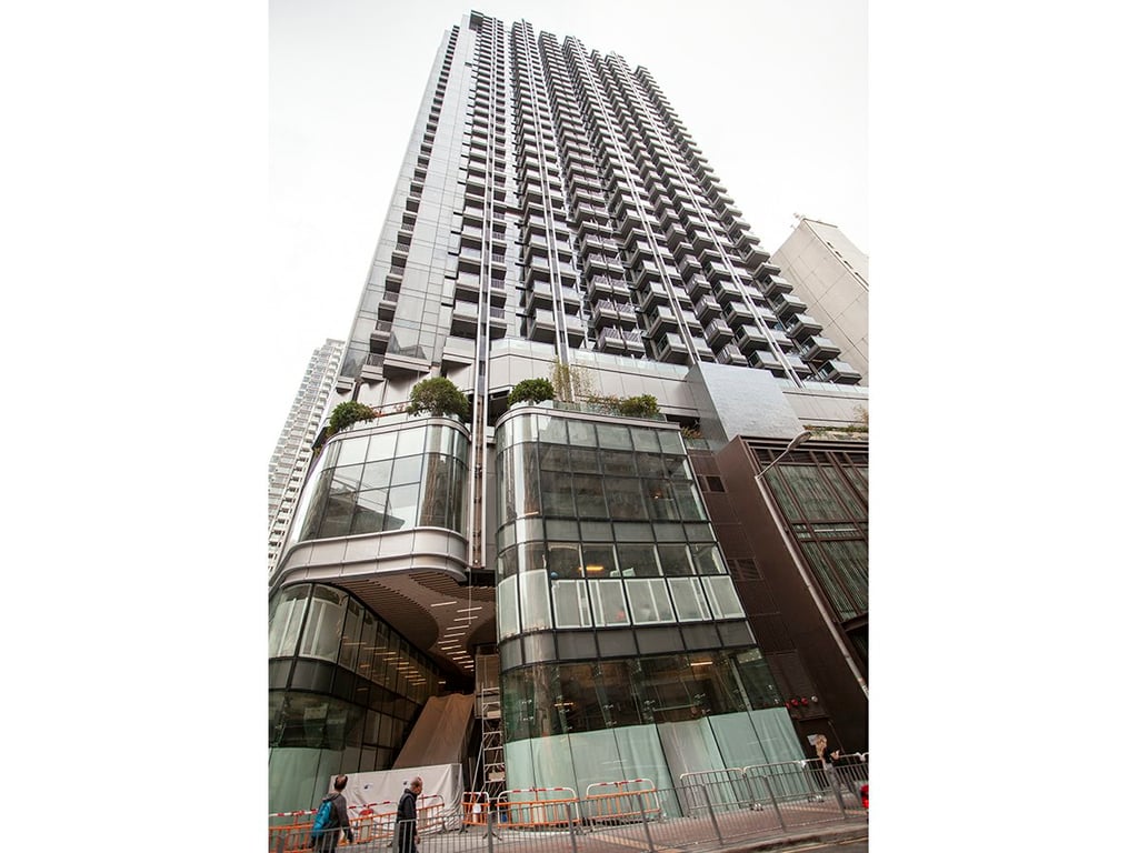 https://img.propertyraptor.com/cdn-cgi/imagedelivery/KD5bF_AFL0JDTbKLWF7z9g/ap8/ap8_001/hornet/prp/img/26c2e6e738452b29a9fabdfb8346d121.jpg/public
