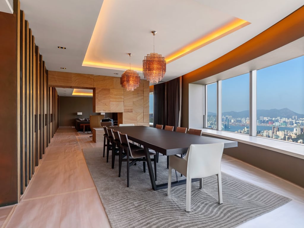 https://img.propertyraptor.com/cdn-cgi/imagedelivery/KD5bF_AFL0JDTbKLWF7z9g/ap8/ap8_001/hornet/prp/img/26c653cb4301e599054c57e583bcd4ab.jpg/public