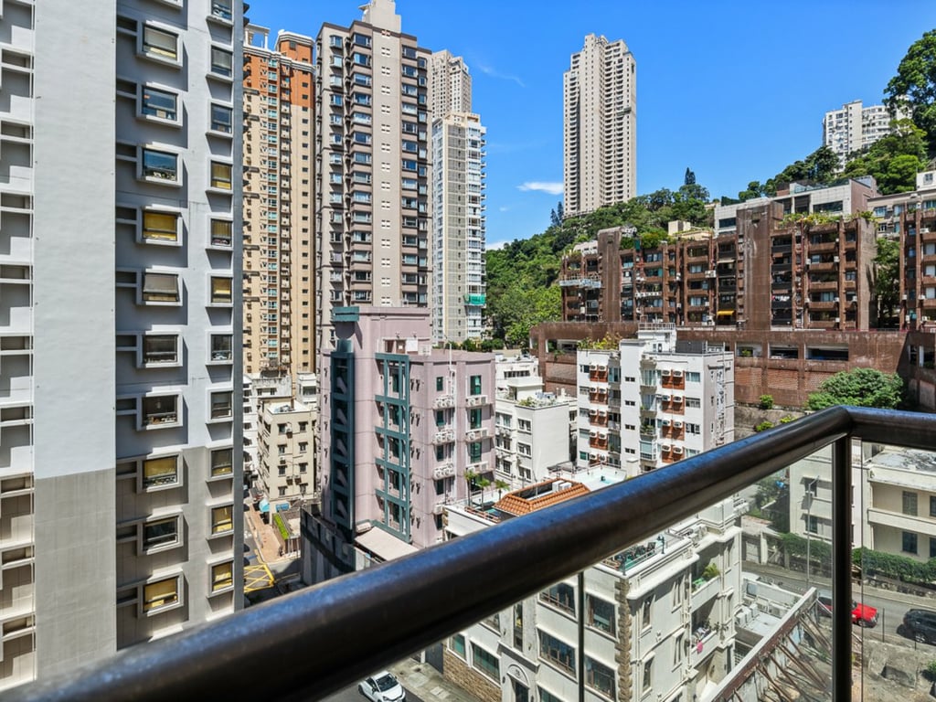 https://img.propertyraptor.com/cdn-cgi/imagedelivery/KD5bF_AFL0JDTbKLWF7z9g/ap8/ap8_001/hornet/prp/img/26c6ebda11280579d14d3e191e1af0e3.jpg/public