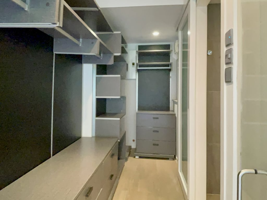 https://img.propertyraptor.com/cdn-cgi/imagedelivery/KD5bF_AFL0JDTbKLWF7z9g/ap8/ap8_001/hornet/prp/img/26d96b13e100e9268c30f50349642497.jpg/public