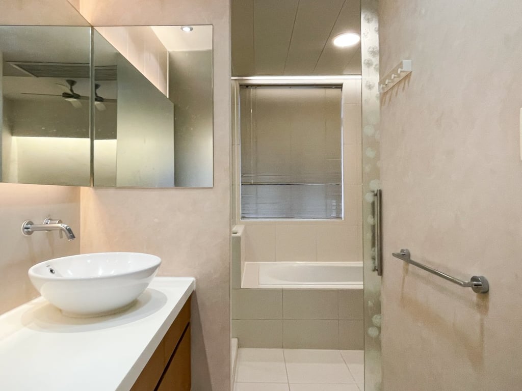 https://img.propertyraptor.com/cdn-cgi/imagedelivery/KD5bF_AFL0JDTbKLWF7z9g/ap8/ap8_001/hornet/prp/img/26d9f7d2b58e07a165aea48a30442c23.jpg/public