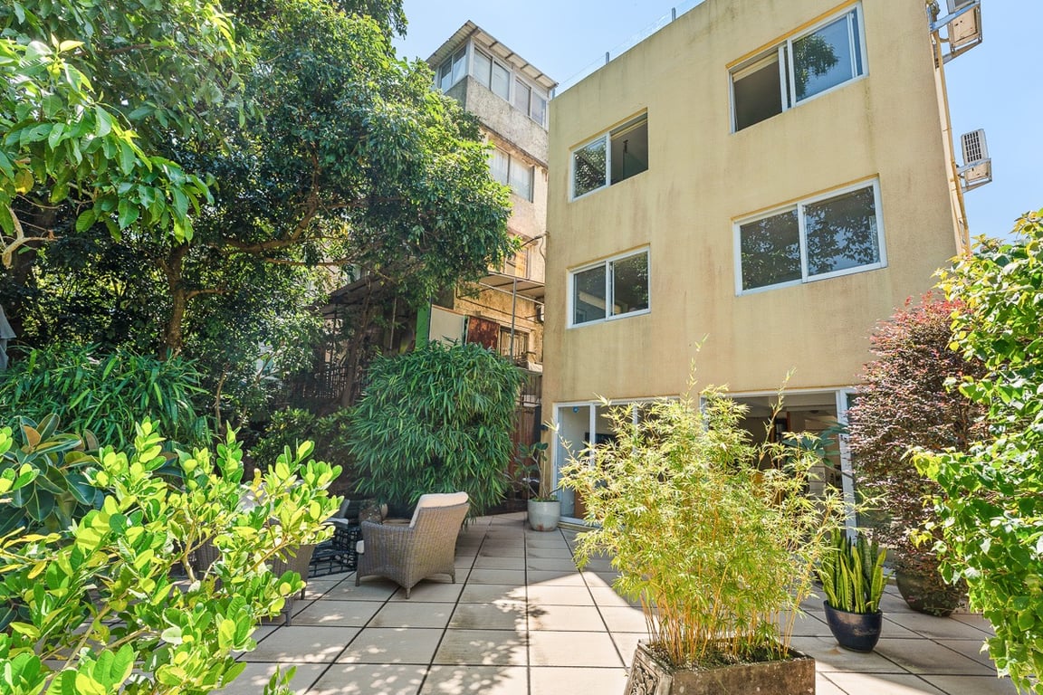 https://img.propertyraptor.com/cdn-cgi/imagedelivery/KD5bF_AFL0JDTbKLWF7z9g/ap8/ap8_001/hornet/prp/img/26e551301fbf80494301c39332ea4bfa-wtm.jpg/public