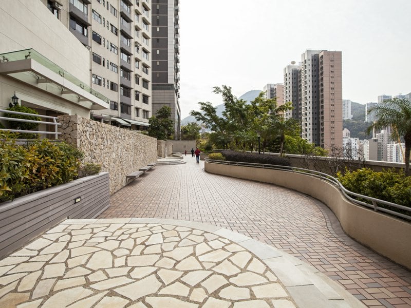 https://img.propertyraptor.com/cdn-cgi/imagedelivery/KD5bF_AFL0JDTbKLWF7z9g/ap8/ap8_001/hornet/prp/img/272e99b2707f84521bf1965db8aedb4e.jpg/public