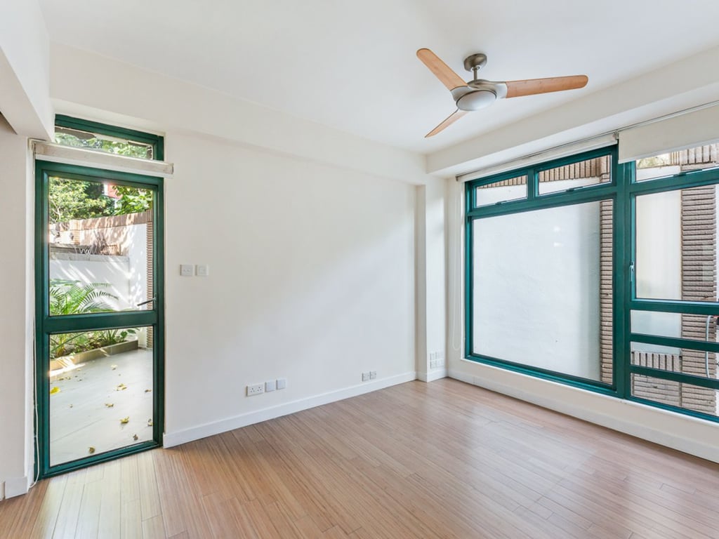 https://img.propertyraptor.com/cdn-cgi/imagedelivery/KD5bF_AFL0JDTbKLWF7z9g/ap8/ap8_001/hornet/prp/img/273288887802cea9727445cb2a090c91.jpg/public