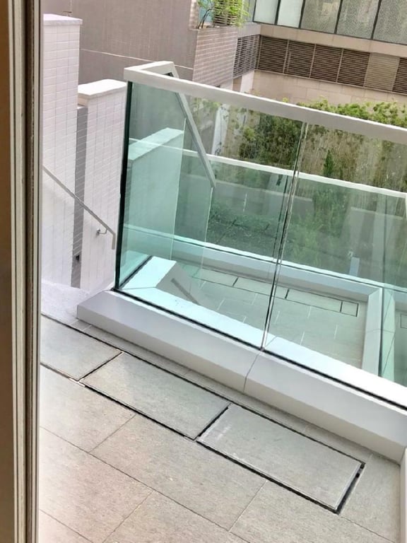 https://img.propertyraptor.com/cdn-cgi/imagedelivery/KD5bF_AFL0JDTbKLWF7z9g/ap8/ap8_001/hornet/prp/img/2755efab47954794fc0bedc837afcea8.jpg/public