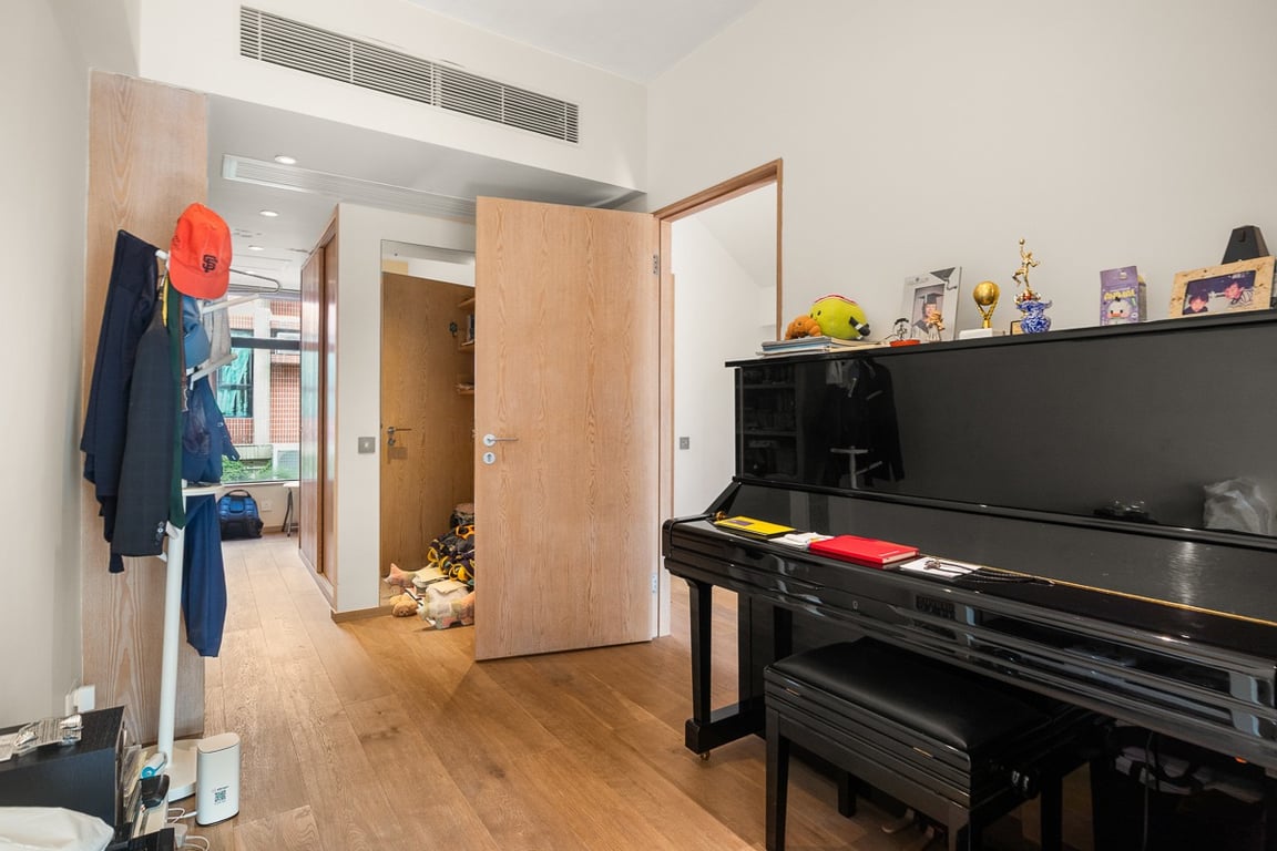 https://img.propertyraptor.com/cdn-cgi/imagedelivery/KD5bF_AFL0JDTbKLWF7z9g/ap8/ap8_001/hornet/prp/img/2756bac77de12ea6eb6647fdec493735-wtm.jpg/public