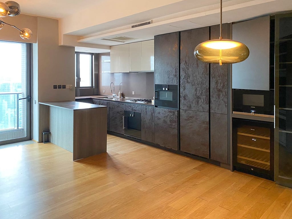 https://img.propertyraptor.com/cdn-cgi/imagedelivery/KD5bF_AFL0JDTbKLWF7z9g/ap8/ap8_001/hornet/prp/img/27625e3cb7987b6c53920101338d60b9-wtm.jpg/public