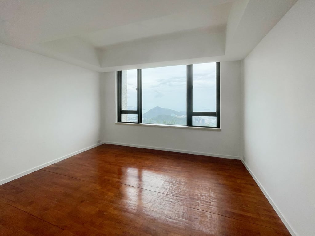 https://img.propertyraptor.com/cdn-cgi/imagedelivery/KD5bF_AFL0JDTbKLWF7z9g/ap8/ap8_001/hornet/prp/img/276ca9c2d1fefb27c6f06fe9831c801b.jpg/public