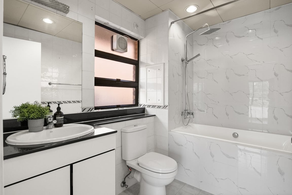 https://img.propertyraptor.com/cdn-cgi/imagedelivery/KD5bF_AFL0JDTbKLWF7z9g/ap8/ap8_001/hornet/prp/img/27894f59bf6b743e666b940365912e25-wtm.jpg/public
