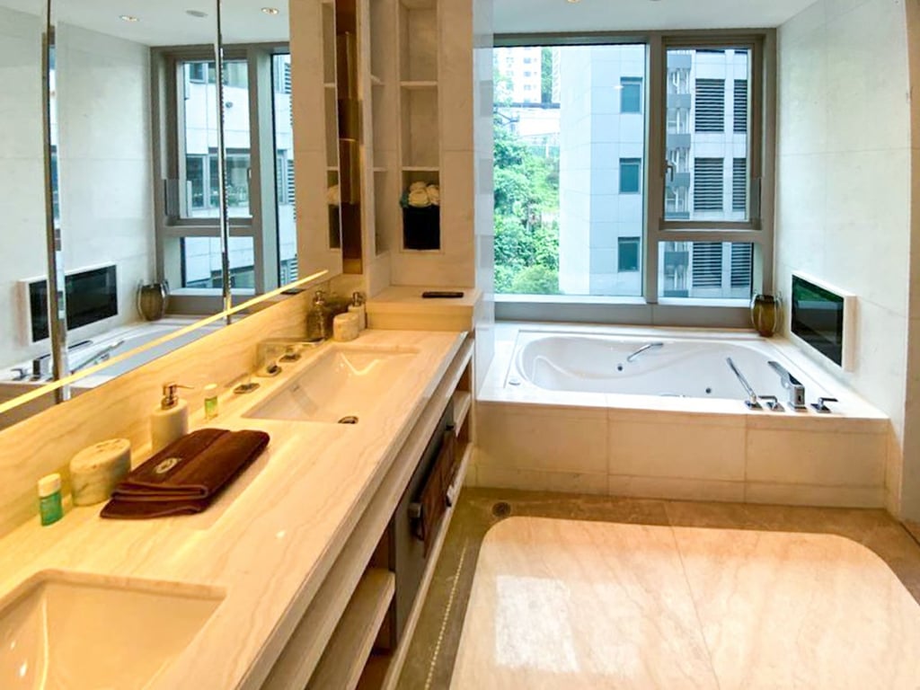 https://img.propertyraptor.com/cdn-cgi/imagedelivery/KD5bF_AFL0JDTbKLWF7z9g/ap8/ap8_001/hornet/prp/img/279c2909c9ac53801224097783cde3a6-wtm.jpg/public