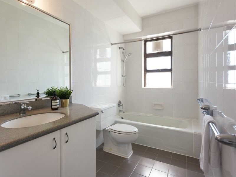 https://img.propertyraptor.com/cdn-cgi/imagedelivery/KD5bF_AFL0JDTbKLWF7z9g/ap8/ap8_001/hornet/prp/img/27a6a28808c517dbda00e122bd6df865.jpg/public