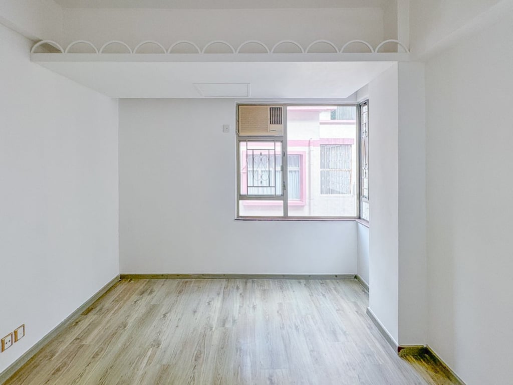 https://img.propertyraptor.com/cdn-cgi/imagedelivery/KD5bF_AFL0JDTbKLWF7z9g/ap8/ap8_001/hornet/prp/img/27e978a25065ebf4e0c65378a747cda2.jpg/public