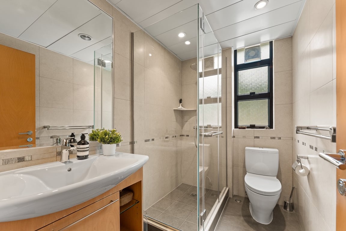https://img.propertyraptor.com/cdn-cgi/imagedelivery/KD5bF_AFL0JDTbKLWF7z9g/ap8/ap8_001/hornet/prp/img/28067a832e503ca077eae26b009db112-wtm.jpg/public