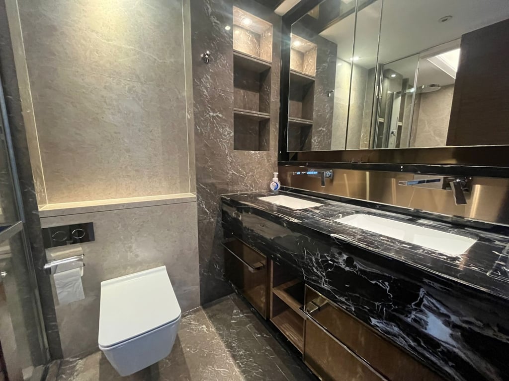 https://img.propertyraptor.com/cdn-cgi/imagedelivery/KD5bF_AFL0JDTbKLWF7z9g/ap8/ap8_001/hornet/prp/img/282715f1181a472138ad63442fd977c3-wtm.jpg/public