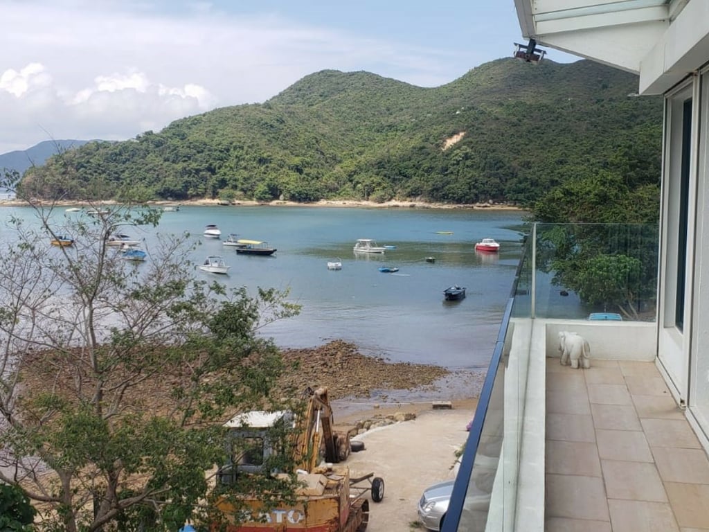 https://img.propertyraptor.com/cdn-cgi/imagedelivery/KD5bF_AFL0JDTbKLWF7z9g/ap8/ap8_001/hornet/prp/img/286927b4fd155f1109a1b59b1d0ba755.jpg/public