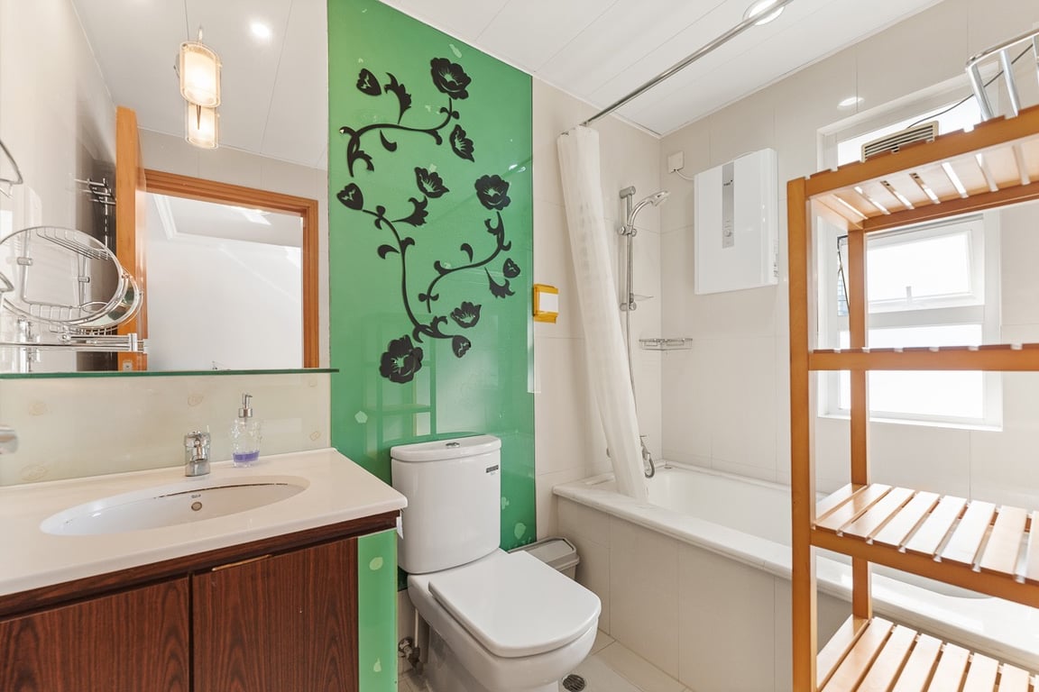 https://img.propertyraptor.com/cdn-cgi/imagedelivery/KD5bF_AFL0JDTbKLWF7z9g/ap8/ap8_001/hornet/prp/img/28906174ccfa48f8afe654aac4c8e2ba-wtm.jpg/public