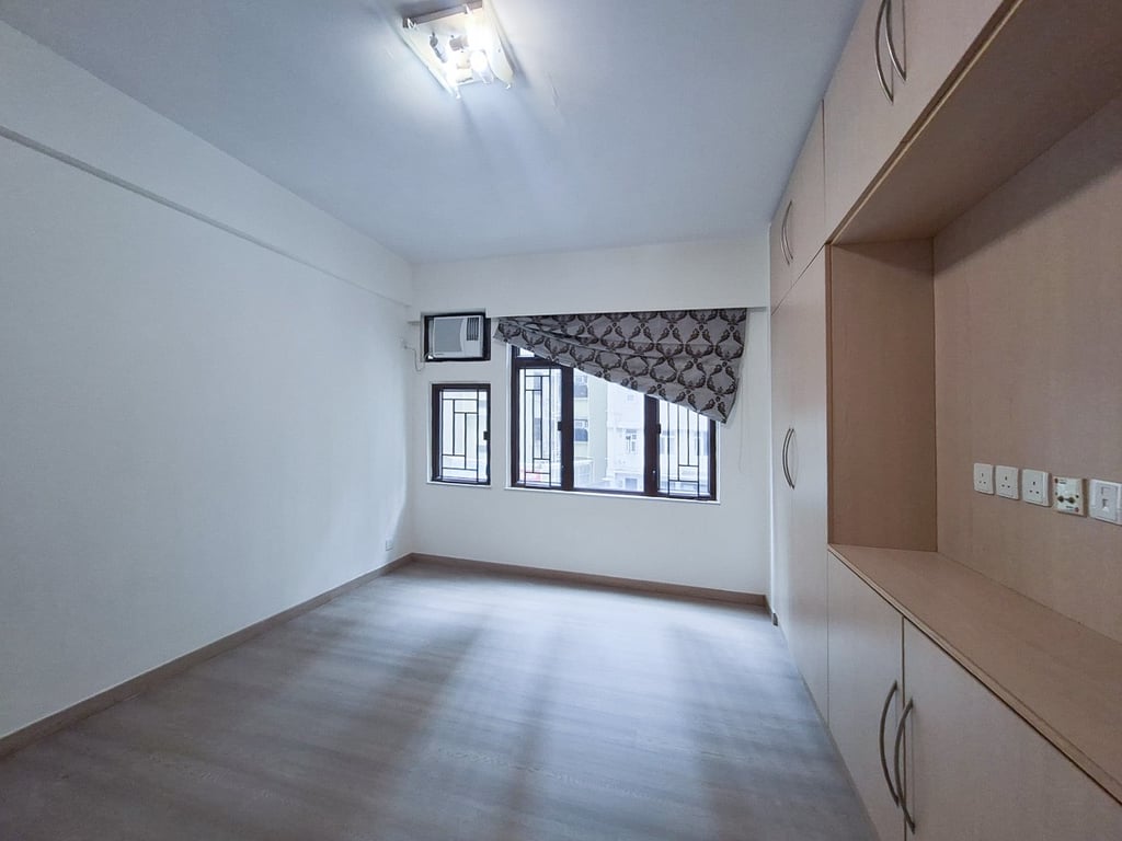 https://img.propertyraptor.com/cdn-cgi/imagedelivery/KD5bF_AFL0JDTbKLWF7z9g/ap8/ap8_001/hornet/prp/img/28e2260b9262dbdf01bec27e6ad879a7-wtm.jpg/public