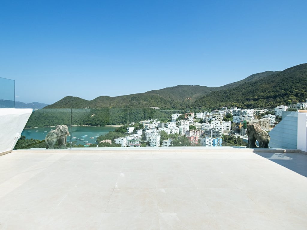 https://img.propertyraptor.com/cdn-cgi/imagedelivery/KD5bF_AFL0JDTbKLWF7z9g/ap8/ap8_001/hornet/prp/img/29083d36db91f294072d4c23841030c9.jpg/public