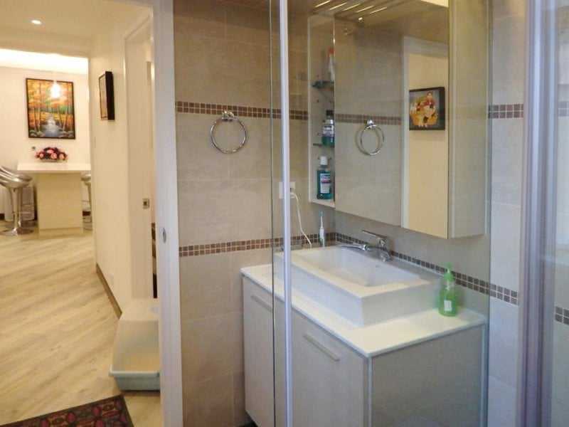 https://img.propertyraptor.com/cdn-cgi/imagedelivery/KD5bF_AFL0JDTbKLWF7z9g/ap8/ap8_001/hornet/prp/img/293623d99638fce1c744af74fdfccd72.jpg/public
