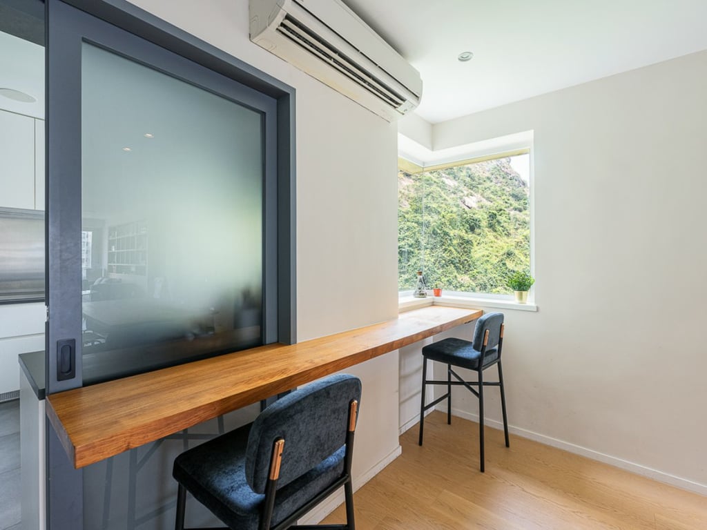 https://img.propertyraptor.com/cdn-cgi/imagedelivery/KD5bF_AFL0JDTbKLWF7z9g/ap8/ap8_001/hornet/prp/img/294c8789f723ceeb9a8ffe86a96d776e.jpg/public