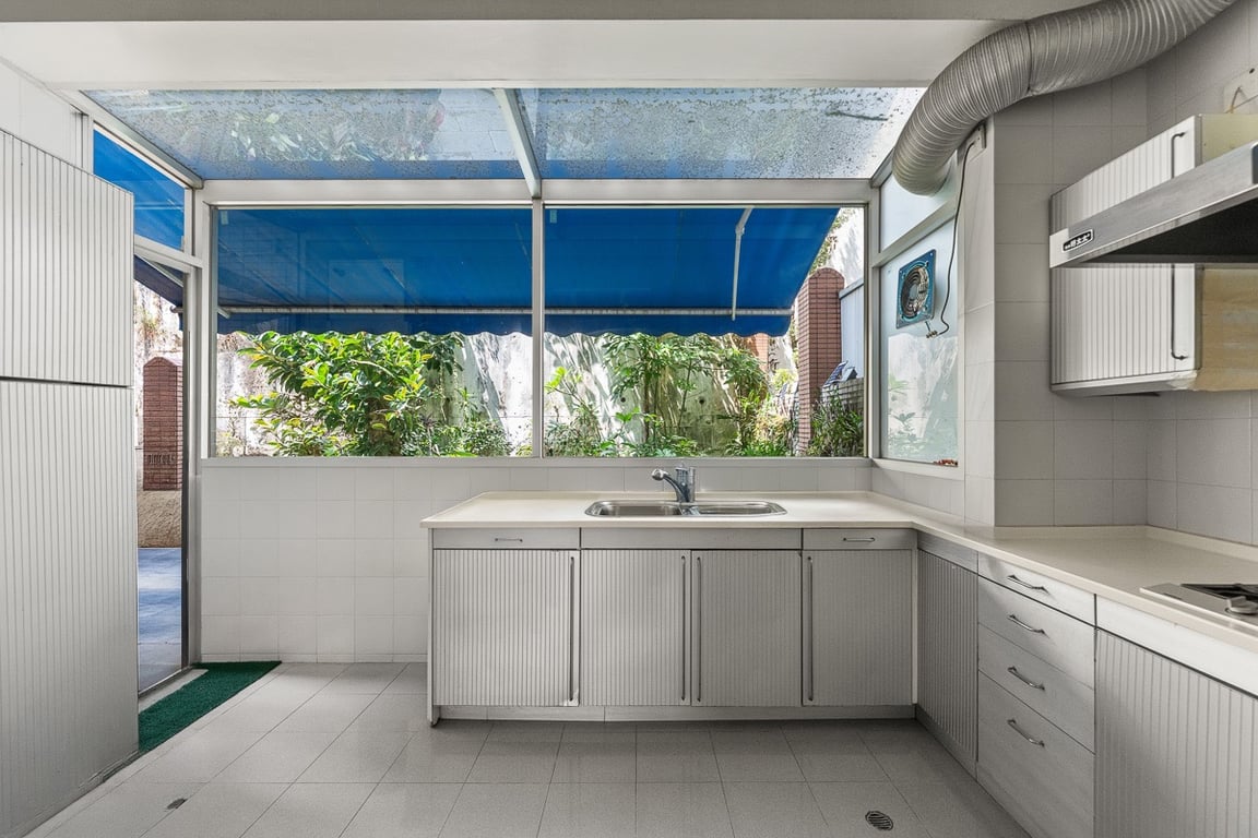 https://img.propertyraptor.com/cdn-cgi/imagedelivery/KD5bF_AFL0JDTbKLWF7z9g/ap8/ap8_001/hornet/prp/img/295798e12d4c28d8708b35f5cb6818c1-wtm.jpg/public