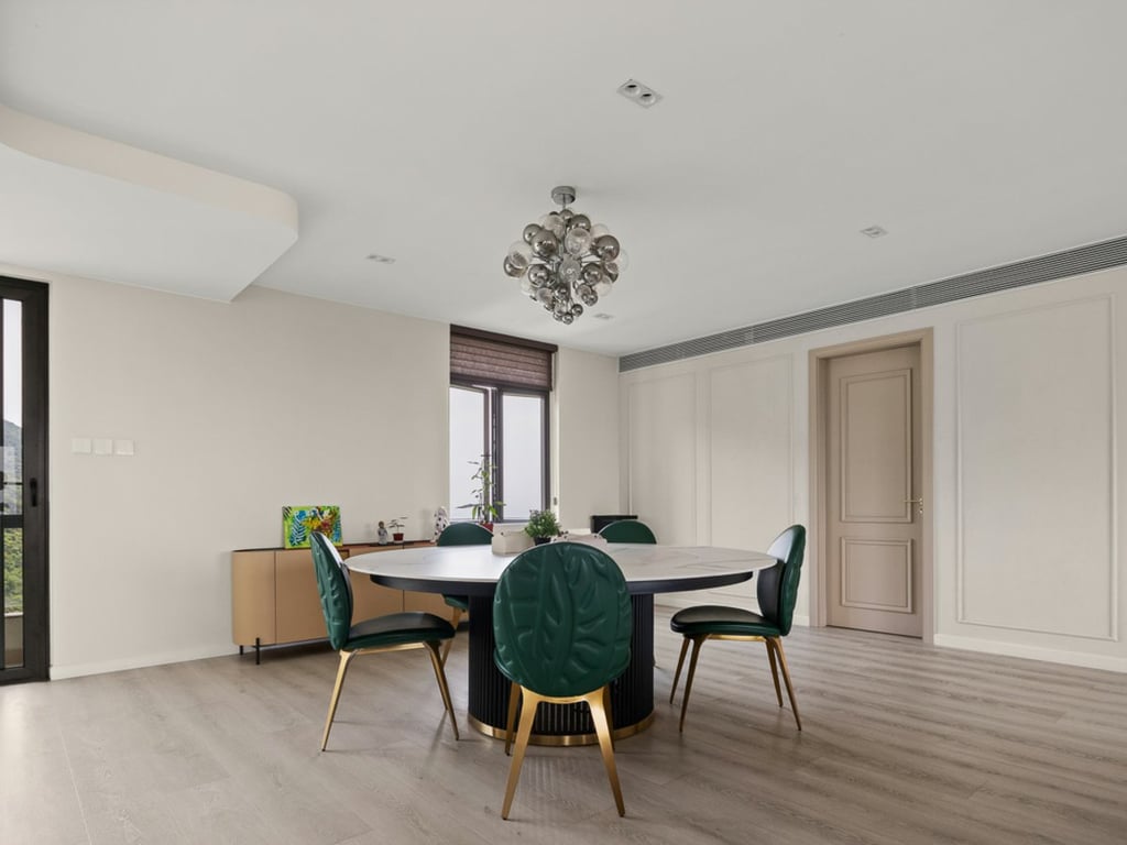 https://img.propertyraptor.com/cdn-cgi/imagedelivery/KD5bF_AFL0JDTbKLWF7z9g/ap8/ap8_001/hornet/prp/img/29646a0cb48d18e7e97794613894c14f.jpg/public