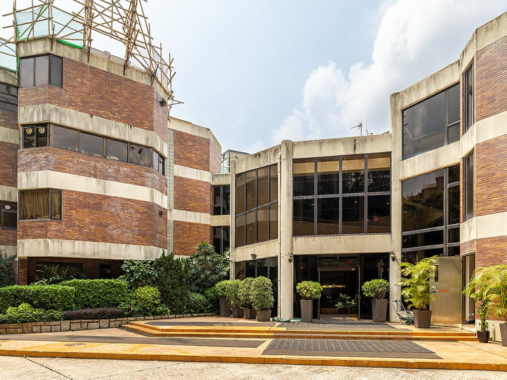 https://img.propertyraptor.com/cdn-cgi/imagedelivery/KD5bF_AFL0JDTbKLWF7z9g/ap8/ap8_001/hornet/prp/img/29891f298c6d39ba811edf3b4828dd8f.jpg/public