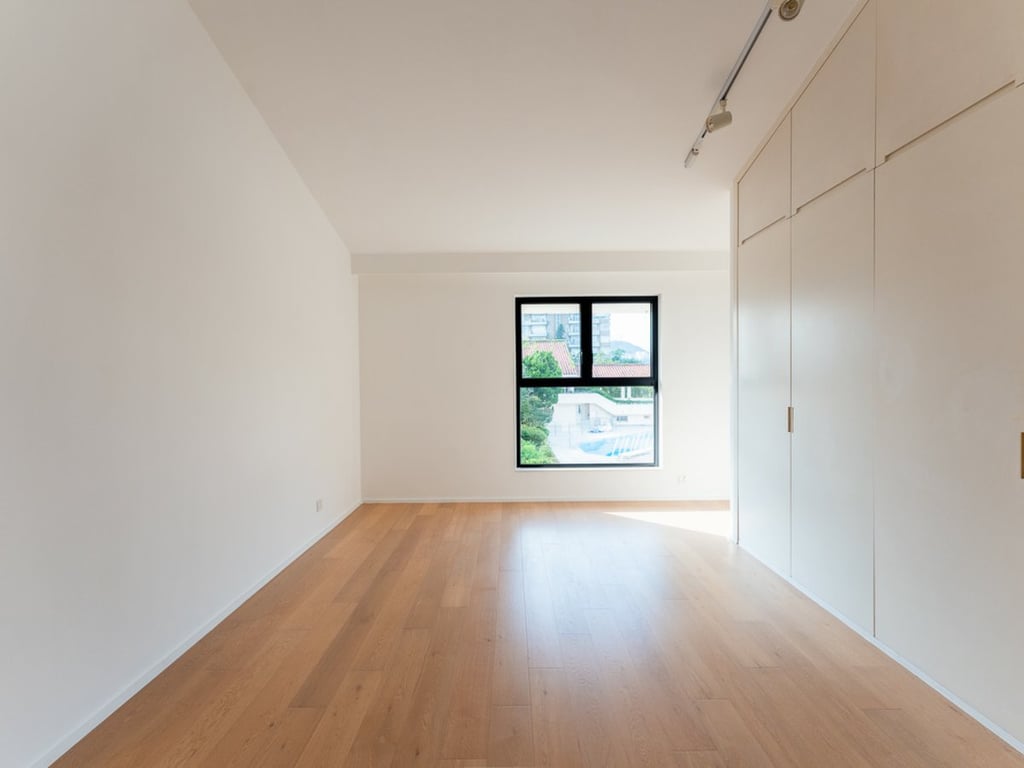 https://img.propertyraptor.com/cdn-cgi/imagedelivery/KD5bF_AFL0JDTbKLWF7z9g/ap8/ap8_001/hornet/prp/img/29b6fef887b2074994c0ce0a7775641c.jpg/public