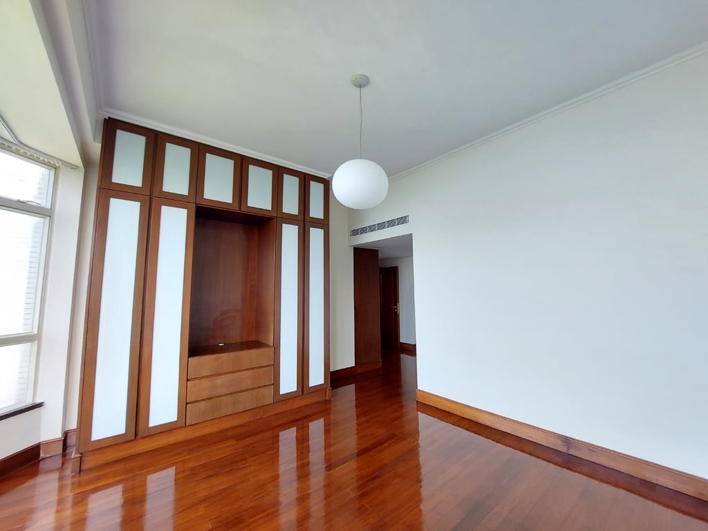 https://img.propertyraptor.com/cdn-cgi/imagedelivery/KD5bF_AFL0JDTbKLWF7z9g/ap8/ap8_001/hornet/prp/img/29c5b62533ef3e86a355c9786a9caba7-wtm.jpg/public