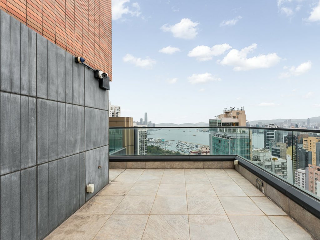 https://img.propertyraptor.com/cdn-cgi/imagedelivery/KD5bF_AFL0JDTbKLWF7z9g/ap8/ap8_001/hornet/prp/img/29dd3cc310cae30d4a8e442a642ff321.jpg/public